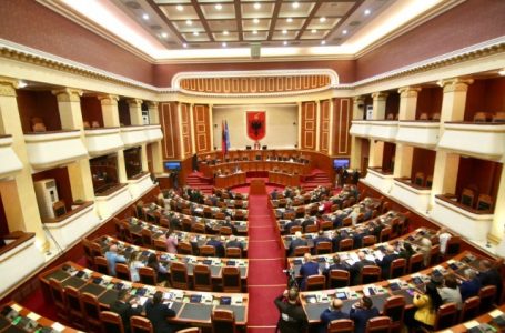 Shqipëria miraton marrëveshjen për emigrantët me Italinë