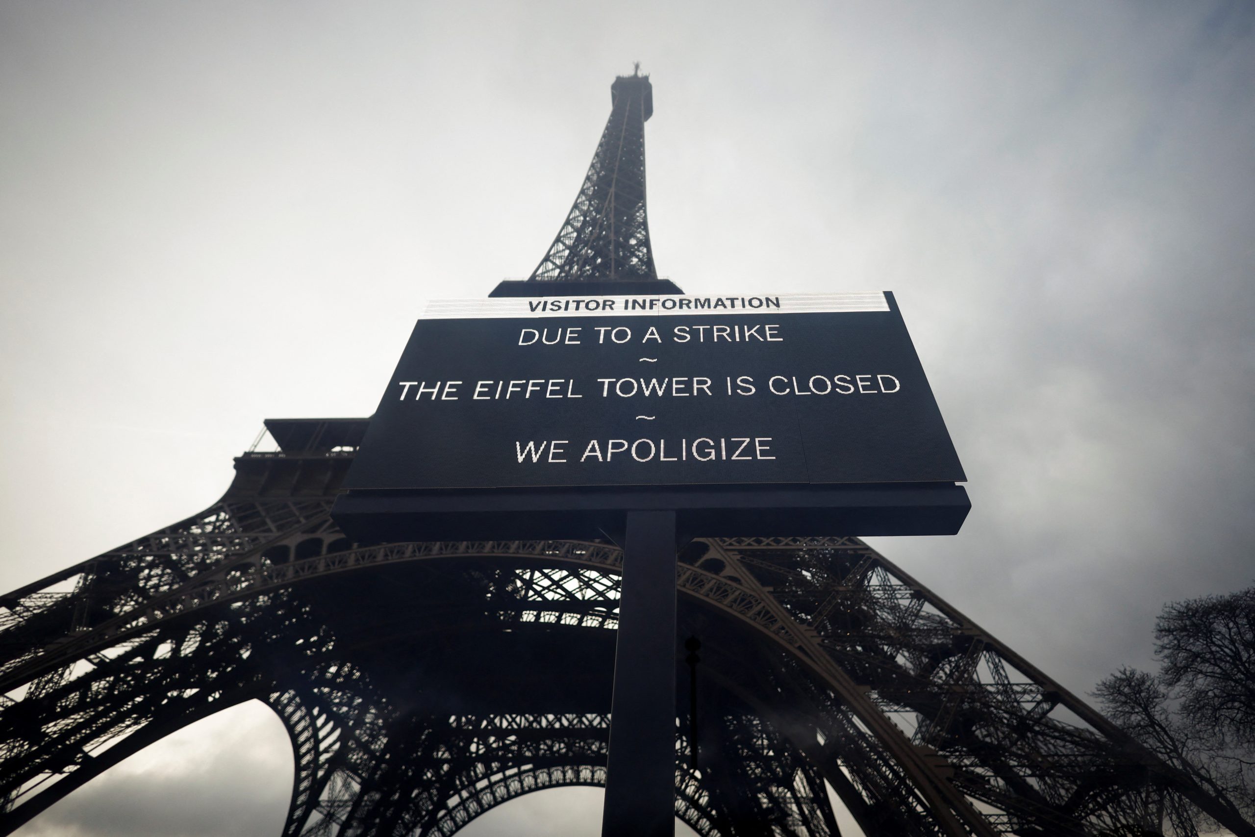 Kulla Eifel mbyllet për të dytën ditë radhazi për shkak të grevës së stafit