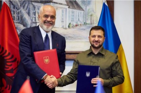 Zelensky javën e ardhshme vjen në Tiranë