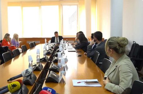 Shtyhet raportimi i Muratit në Komisionin për Buxhet, opozita kërkon transparencë për dy çështje