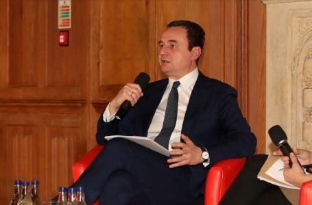 Kurti flet rreth historikut të shtetndërtimit të Kosovës në “Queens University” në Belfast