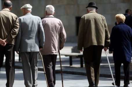 “100 euro nuk na mjaftojnë për asgjë”, pensionistët i drejtohen Avokatit të Popullit