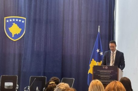 Kryeparlamentari Konjufca kërkon të rritet pjesëmarrja e grave në politikë