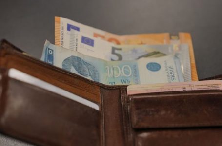 Pavarësisht ndalimit, dinari ende mjet pagese në veri të Kosovës