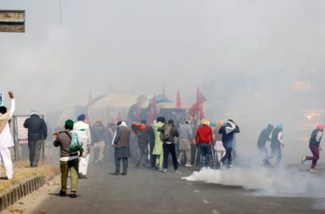 Protestat e fermerëve shtrihen deri në Indi, bllokohen rrugët e Delhi