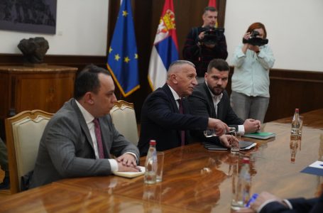 Kamberi: S’jemi të interesuar për asnjë pozitë në qeveri – avancimi i të drejtave të shqiptarëve është interesi i vetëm