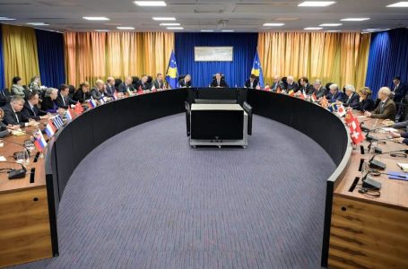 S’ka ndryshim vendimi për rregulloren e BQK-së, Qeveria jep detaje se çfarë u diskutua në takimin e Kurtit me ambasadorët e huaj