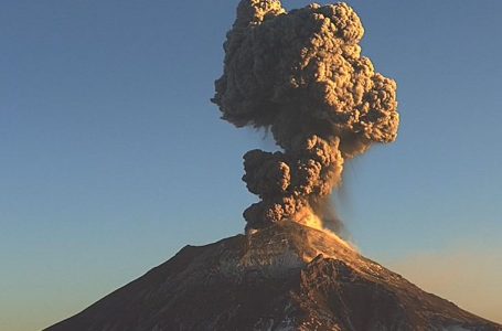 Hiri vullkanik mbulon qiellin e Meksikës, anulohen fluturimet