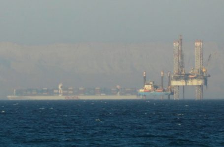 Rebelët Houthi marrin përgjegjësinë për sulmin ndaj një cisterne të naftës