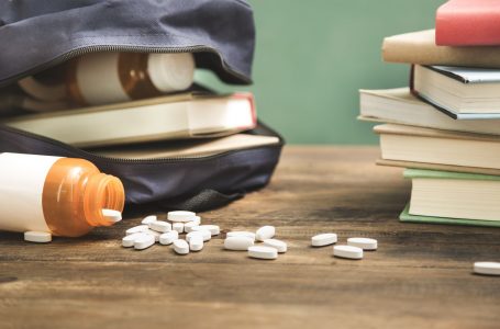 Ekspertët e sigurisë në Shqipëri: Luftimi i drogës në shkolla kërkon ndërhyrje jo vetëm policore