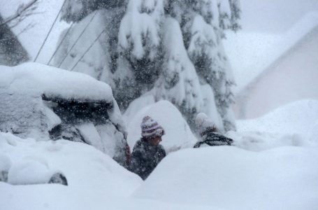 SHBA goditet nga stuhi dëbore, anulohen qindra fluturime