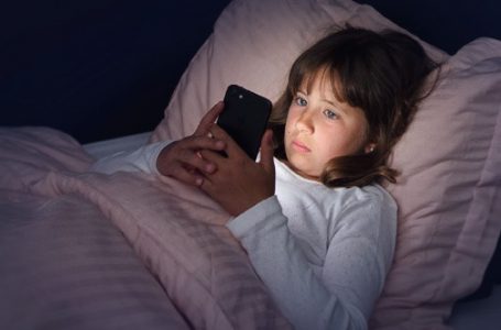 Shkaku i përdorimit të pajisjeve digjitale, 40% e fëmijëve probleme me shikimin