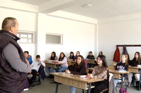 Ora e parë mësimore i dedikohet Ushtrisë Çlirimtare të Kosovës