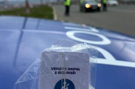Policia u shpërndan shoferëve aromatizues me mesazhe sensibilizuese
