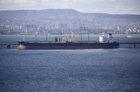 Transporti i naftës nga ‘flota hije’ ruse rrezikon Detin Baltik
