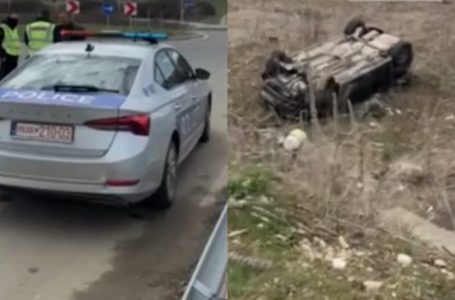 Aksident trafiku, vetura përfundon jashtë rrugës (VIDEO)