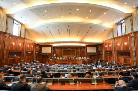 Në muajin prill nis renovimi i sallës plenare të Kuvendit, ndahen 600 mijë euro