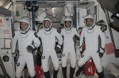 Katër astronautë nga katër vende kthehen në Tokë pas gjashtë muajsh në orbitë