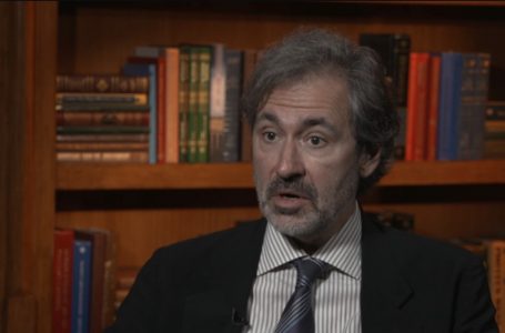 Prelec: Zbatimi i vendimit për Manastirin e Deçanit, ndihmon Kosovën në skenën ndërkombëtare