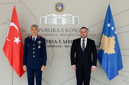 Ministri Maqedonci priti në takim gjeneralin e lartë turk Gulmezoglu