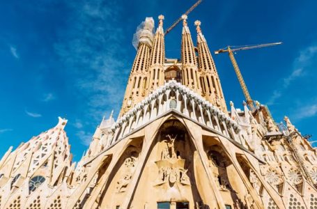 Sagrada Familia në Barcelonë do të përfundojë në vitin 2026