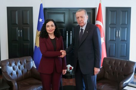 Osmani takohet me Erdoganin: Kënaqësi të rikonfirmojmë thellimin e raporteve bilaterale