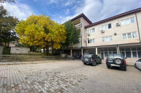 Një muaj paraburgim ndaj të dyshuarit se përfitoi rreth dy milionë euro përmes mashtrimit
