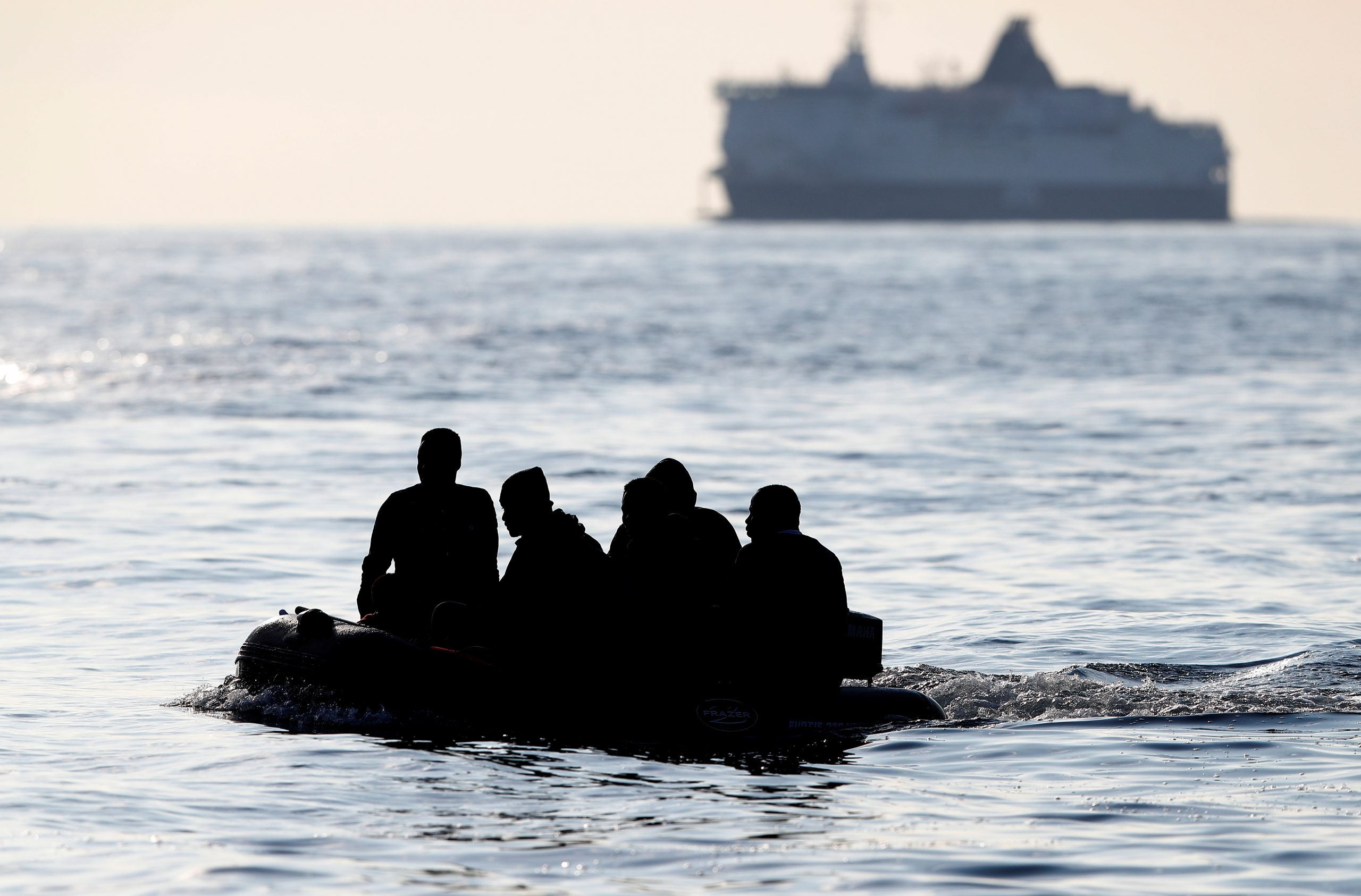 Përmbyset gomonia me emigrantë që ishte nisur drejt Italisë, 60 të vdekur, mes tyre një fëmijë