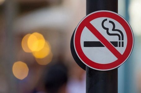​ShBA ndaloi pirjen e duhanit në vendet e punës para 30 vjetësh