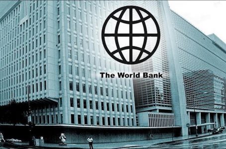 Raporti i Bankës Botërore: Gratë fitojnë vetëm 77 cent për çdo dollar të paguar për burrat