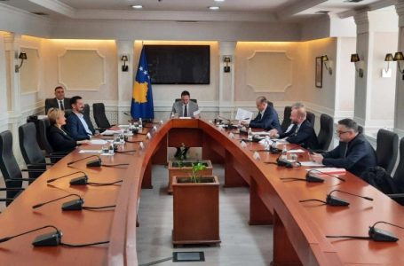 ​Pozitë dhe opozitë bashkë: S’duhet të ketë diskutime politike për rregulloren e BQK-së në Bruksel
