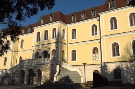 ​Muzeu Kombëtar i Kosovës tash e disa ditë në terr, vizitorët s’mund të hyjnë brenda