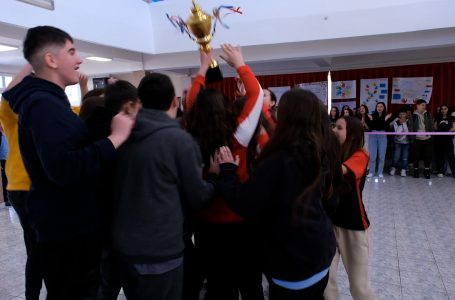 Nxënësit e shkollës “Fehmi Agani” triumfojnë në gara republikane në hendboll
