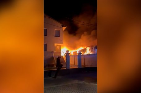 Zjarri kaplon një punëtori në Gjakovë