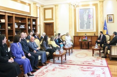 Konjufca takon një delegacion nga Shqipëria: Bashkëpunimi mes nesh, shembull për rajonin
