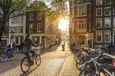 Numri i lartë i turistëve, Amsterdam ndalon ndërtimin e hoteleve të reja