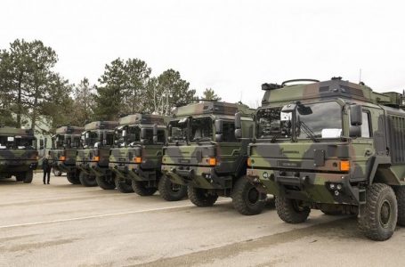 Kosova dërgon kamionë e autoblinda ushtarake për Ukrainën