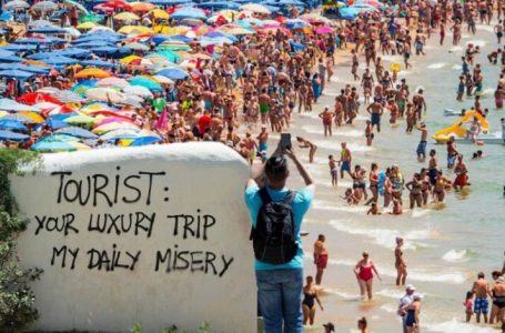 Spanjollët protestojnë kundër turistëve