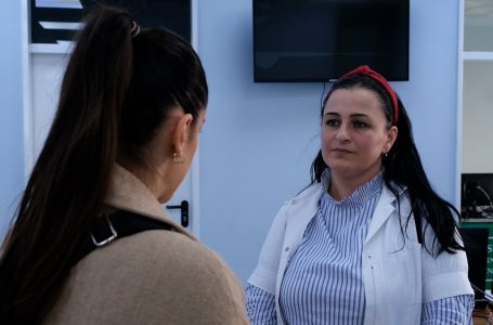 Infermierja Kusari: Gjakova ka një shkallë të lartë të vaksinimit