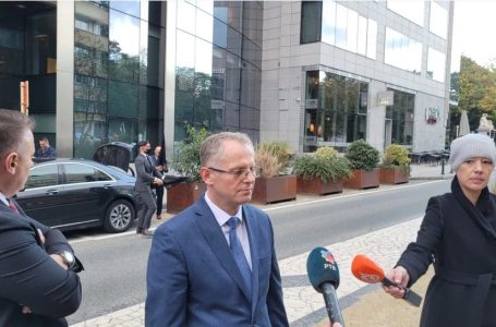Kosova e pranon propozimin e BE-së për dinarin, thotë Bislimi