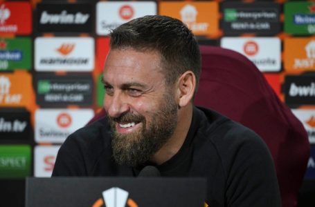 Roma i rinovon kontratën trajnerit De Rossi