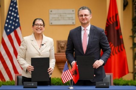 USAID-i shton me gati 30 milionë dollarë mbështetjen për Shqipërinë