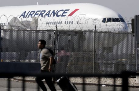 Francë/ Anulohen mijëra fluturime për shkak të grevës të kontrollorëve ajrorë