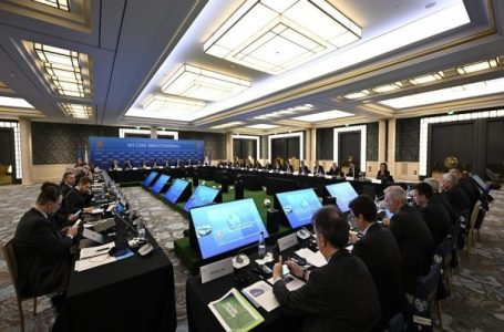 ​UEFA zbarkon në Shqipëri, mbledh drejtuesit e federatave