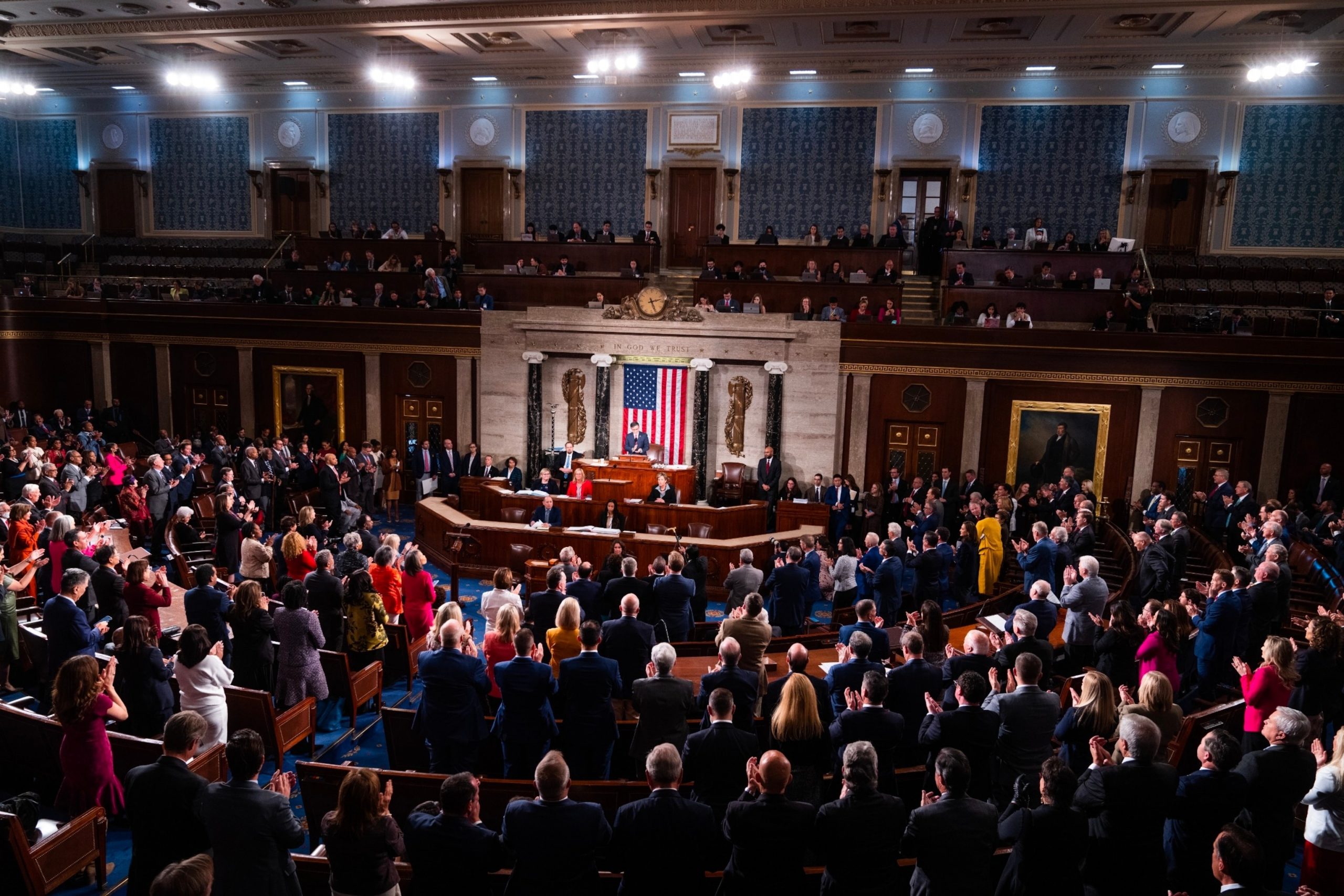 Paketa e madhe e ndihmës do të kalojë në Kongresin amerikan – çfarë përfitojnë Ukraina dhe Izraeli