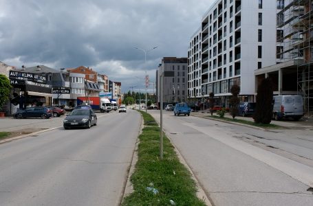 Këtë vit fillojnë punimet për rehabilitimin e rrugës tranzite në Gjakovë