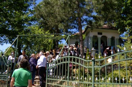Mijëra qytetarë vizituan sot fshatin Babaj të Bokës