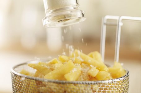 OBSH bën thirrje për ndalimin e ushqimeve me përmbajtje të lartë të kripës