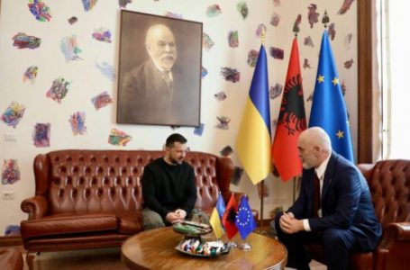 Zelensky e telefonon Edi Ramën, e njofton edhe për situatën në frontin e luftës