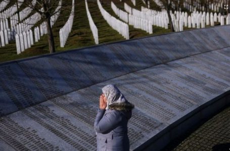 Mohimi i gjenocidit të Srebrenicës mban plagët të hapura për të mbijetuarat